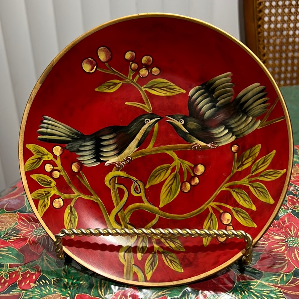 Raymond Waites Collectible
Birds Plate / Pair of Birds Measures 8" in diameter,